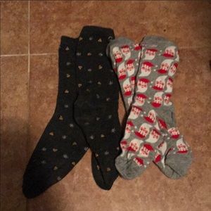 2 pairs of holiday socks